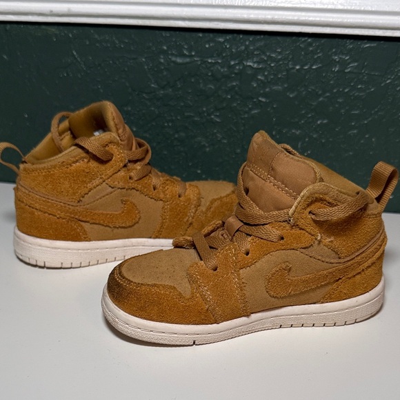 Nike Air Jordan 1 Retro Mid BT Wheat Toddler Sneakers Kids Shoes Size 8C RARE - Picture 1 of 10